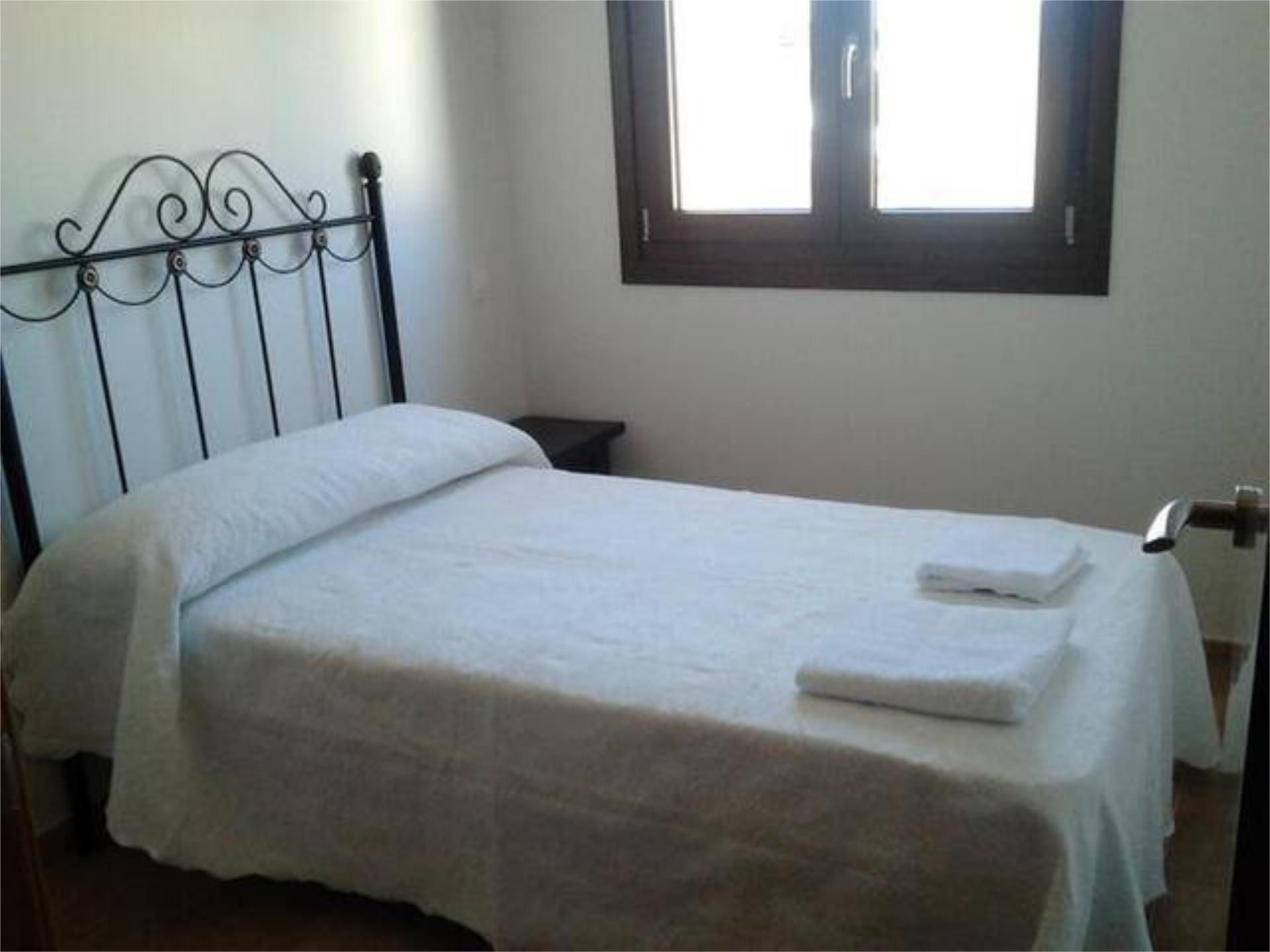Dormitori de Casa o xalet de lloguer en Villacastín amb Calefacció, Terrassa i Moblat