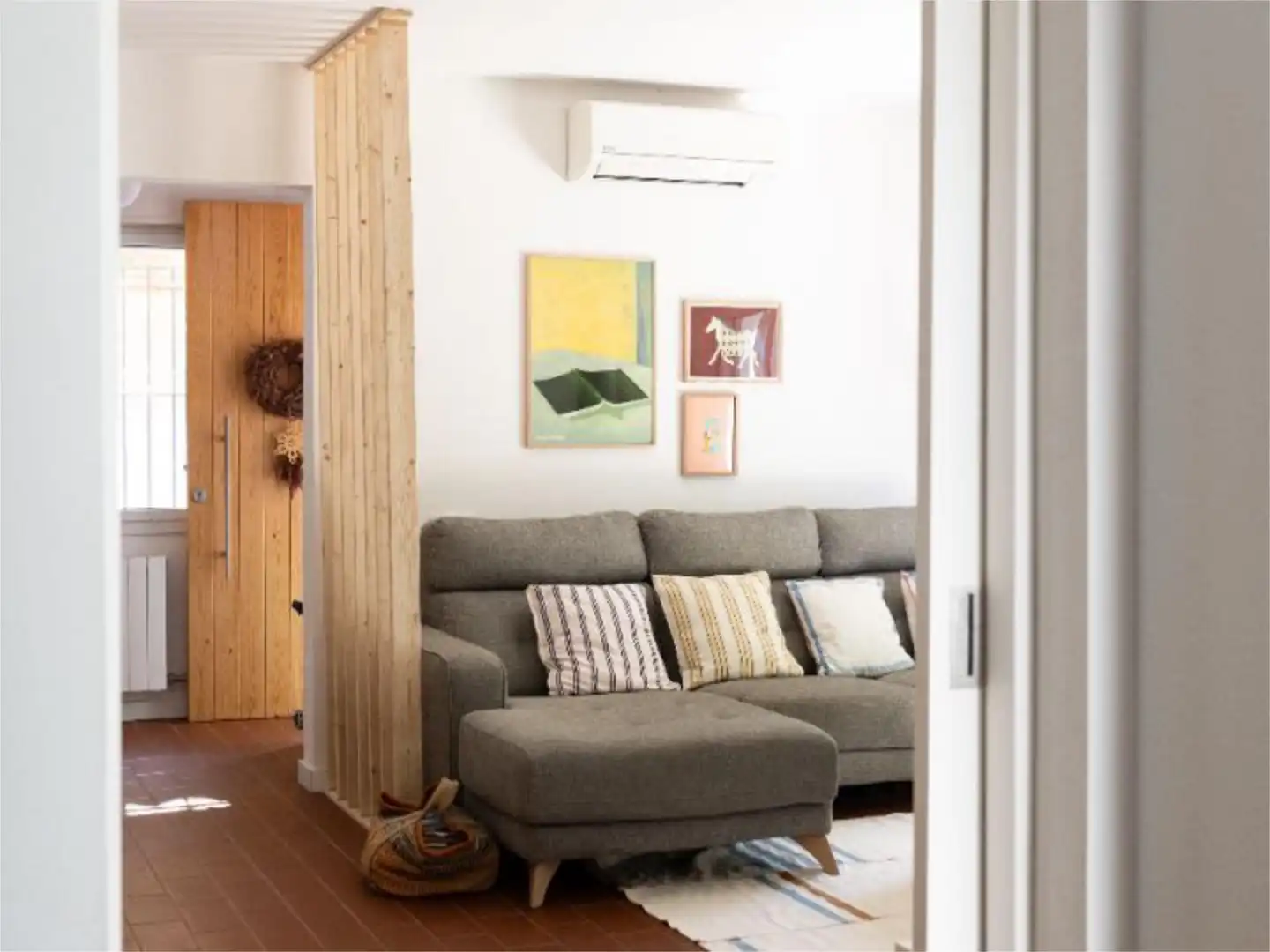 Flat for sale in Ribes Roges Living room of Flat for sale in Vilanova i la Geltrú with Air Conditioner, Swimming Pool and Balcony
