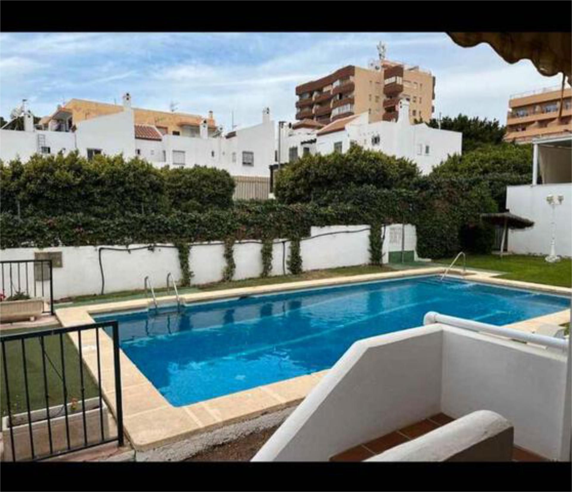 Jardí de Pis de lloguer en Roquetas de Mar amb Jardí privat, Terrassa i Traster