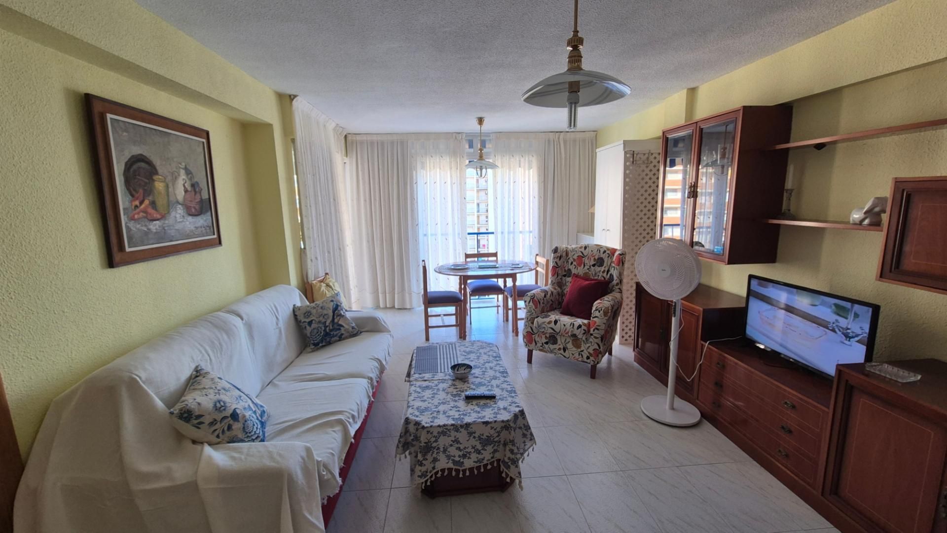 Sala d'estar de Apartament en venda en Benidorm amb Aire condicionat, Terrassa i Piscina
