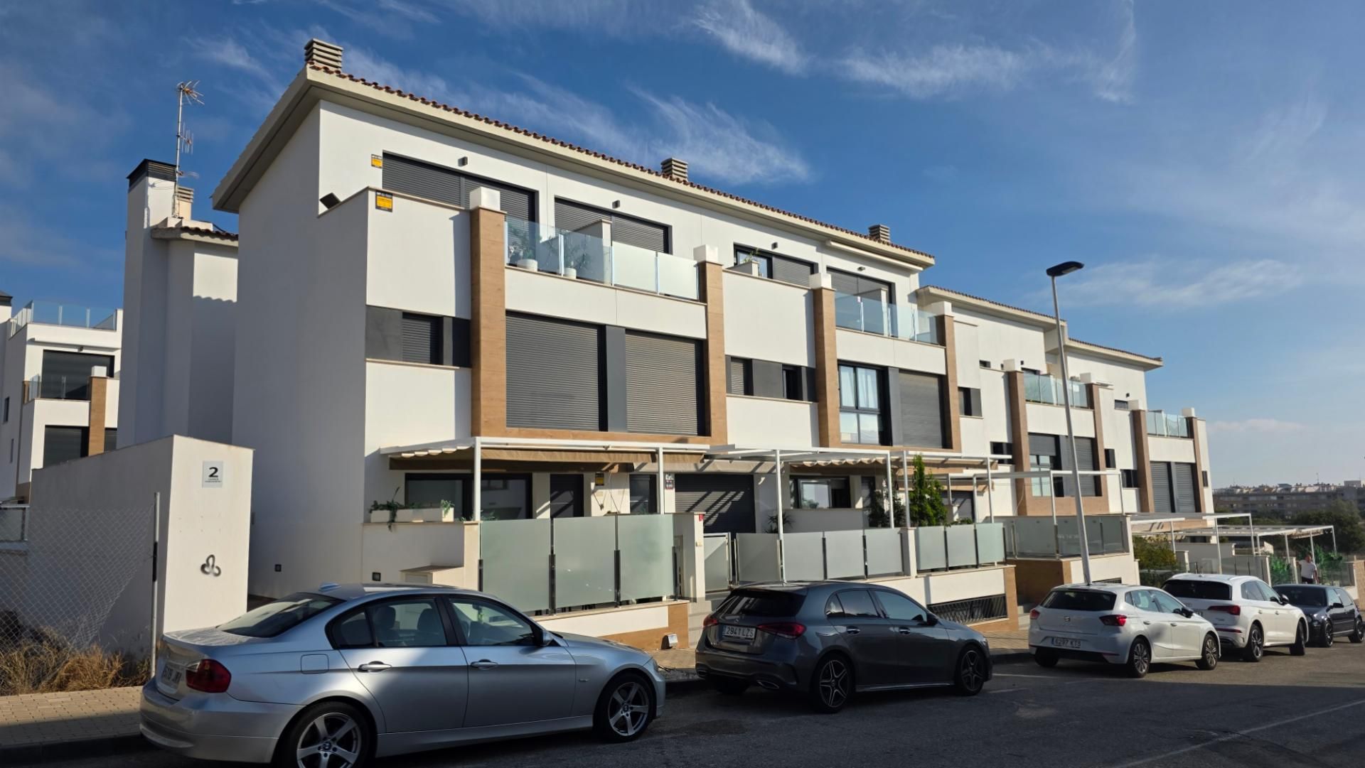 Exterior view of Single-family semi-detached for sale in Guardamar del Segura  with Air Conditioner, Terrace and Balcony