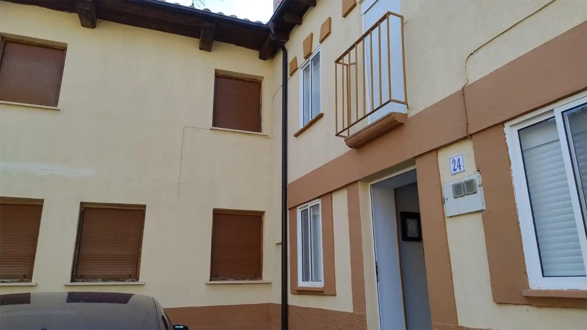 Vista exterior de Finca rústica en venda en Sotresgudo amb Moblat i Balcó