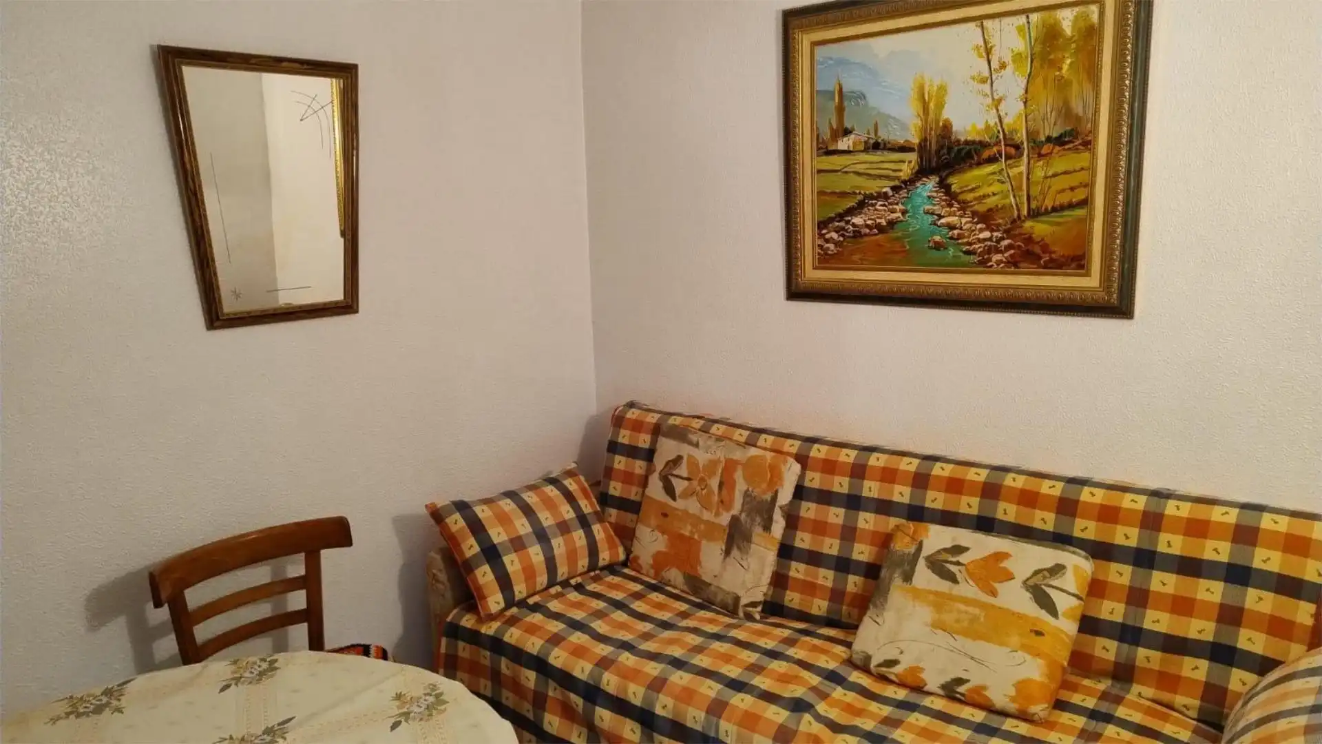 Sala d'estar de Finca rústica en venda en Sotresgudo amb Moblat i Balcó