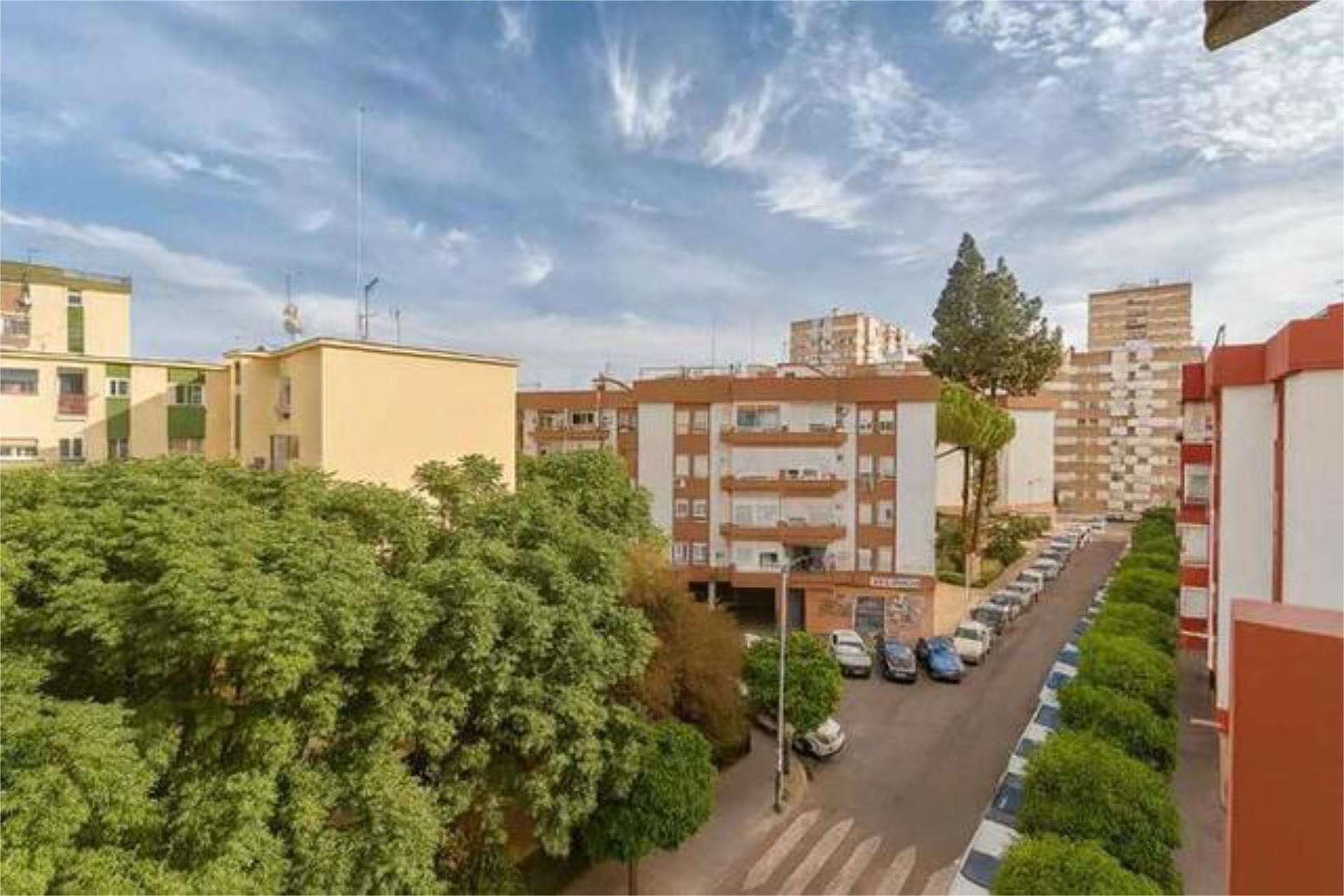 Vista exterior de Piso en venta en  Sevilla Capital