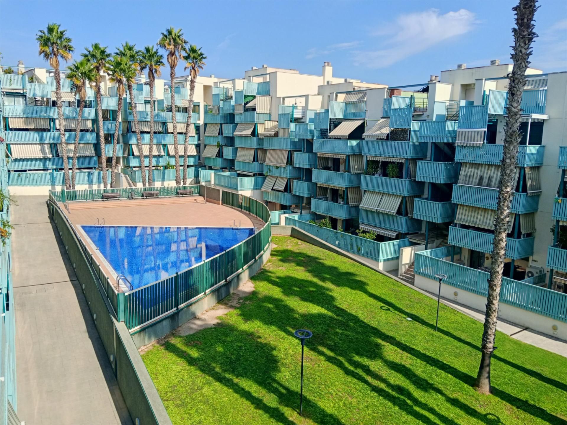 Vista exterior de Pis en venda en Badalona amb Aire condicionat, Calefacció i Terrassa