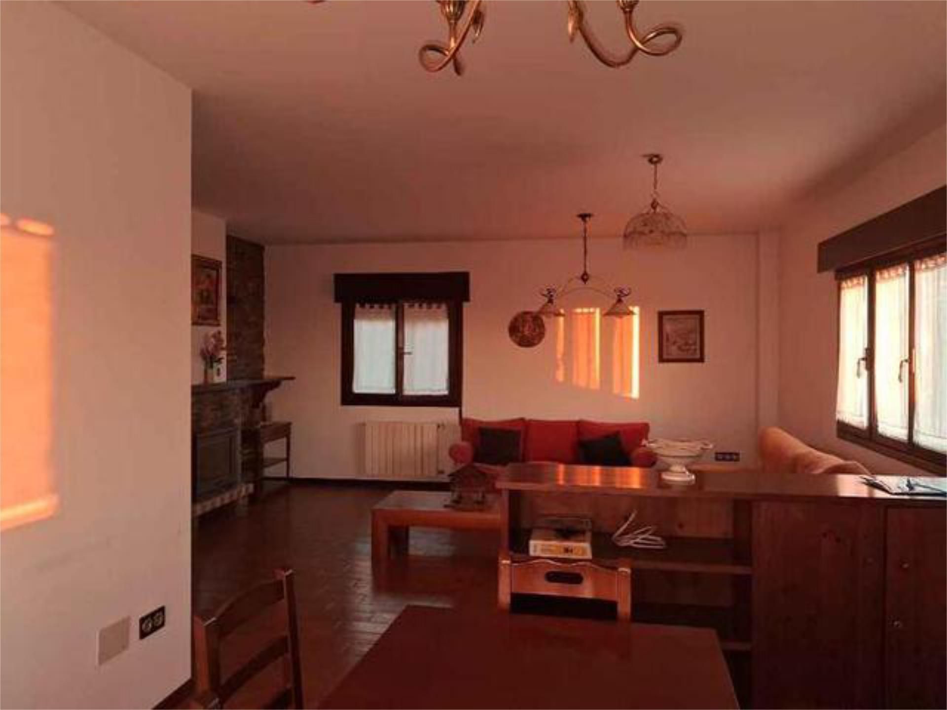 Sala d'estar de Casa adosada de lloguer en Siero amb Calefacció i Es permeten mascotes