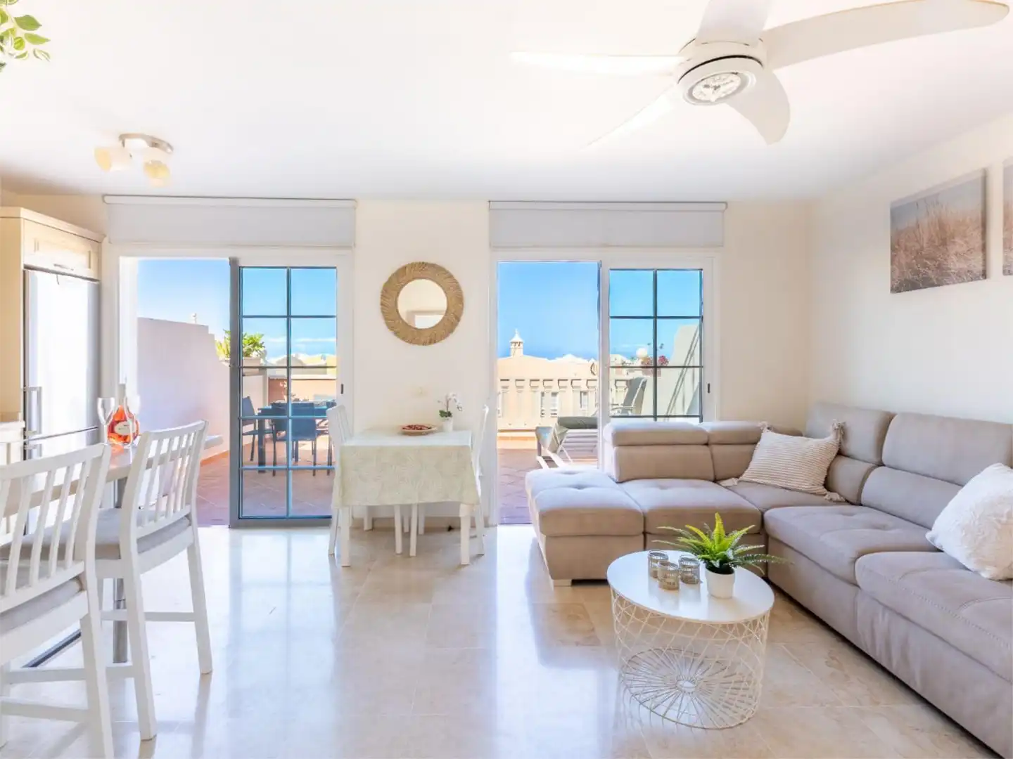 Wohnung zum Verkauf in Avenida la Arenita, 13, Palm - Mar Wohnzimmer von Wohnung zum Verkauf in Arona mit Terrasse, Schwimmbad und Balkon