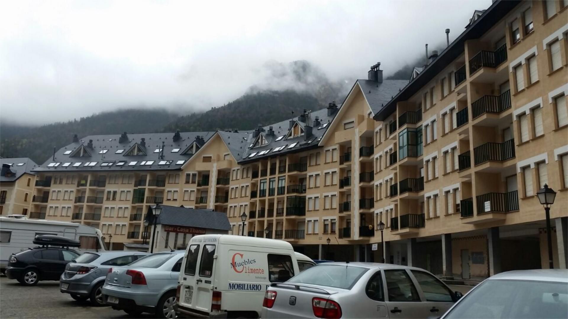 Vista exterior de Apartament en venda en Canfranc amb Terrassa i Balcó