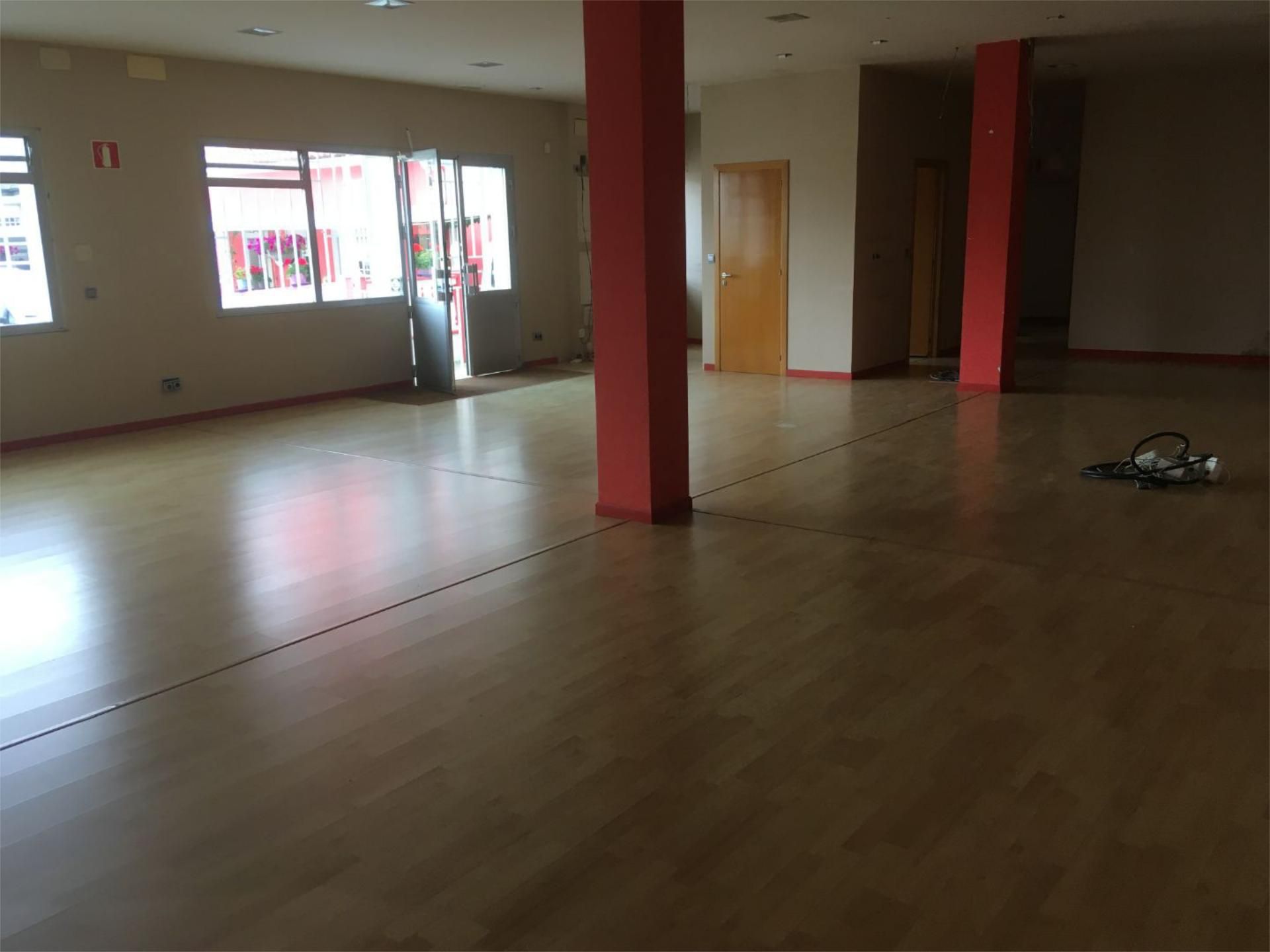 Industrial buildings to rent in Oleiros