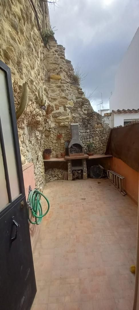 Terrassa de Casa adosada en venda en Torre Alháquime amb Aire condicionat, Calefacció i Moblat