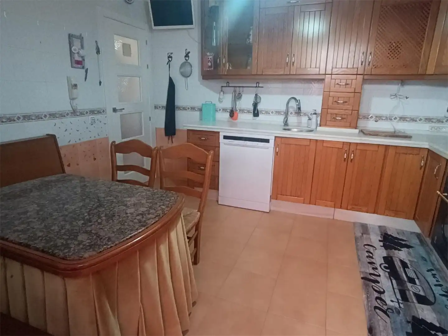 Einfamilien-Reihenhaus zum Verkauf in Avenida del Marqués de la Vega de Armijo, 64, Montilla Küche von Einfamilien-Reihenhaus zum Verkauf in Montilla mit Klimaanlage, Terrasse und Balkon