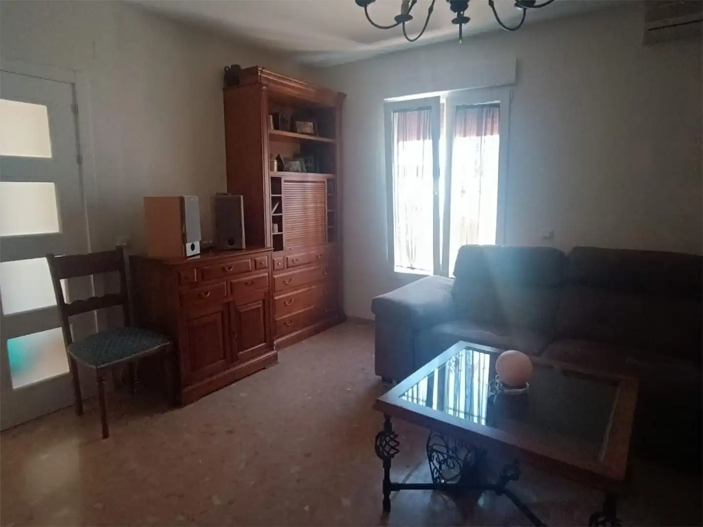 Einfamilien-Reihenhaus zum Verkauf in Avenida del Marqués de la Vega de Armijo, 64, Montilla Wohnzimmer von Einfamilien-Reihenhaus zum Verkauf in Montilla mit Klimaanlage, Terrasse und Balkon