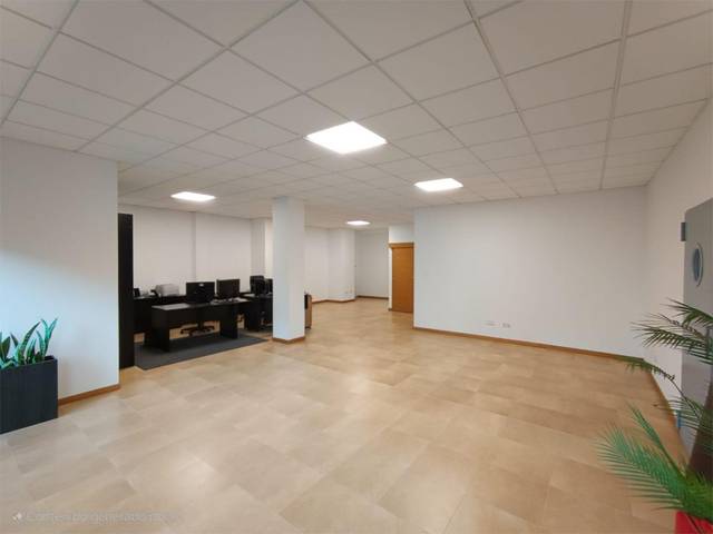 Local comercial en Alquiler en Avenida Marín, 5 en Campo da Torre - Mollabao