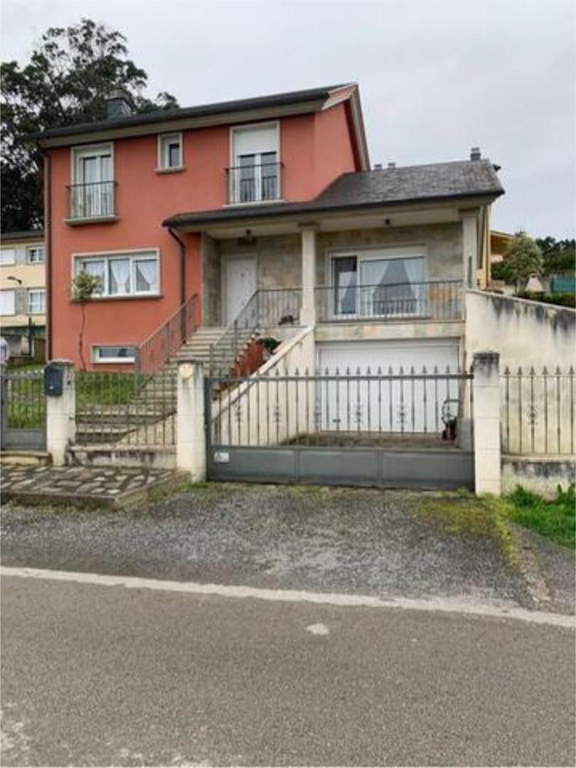 Single-family semi-detached to rent in Foz