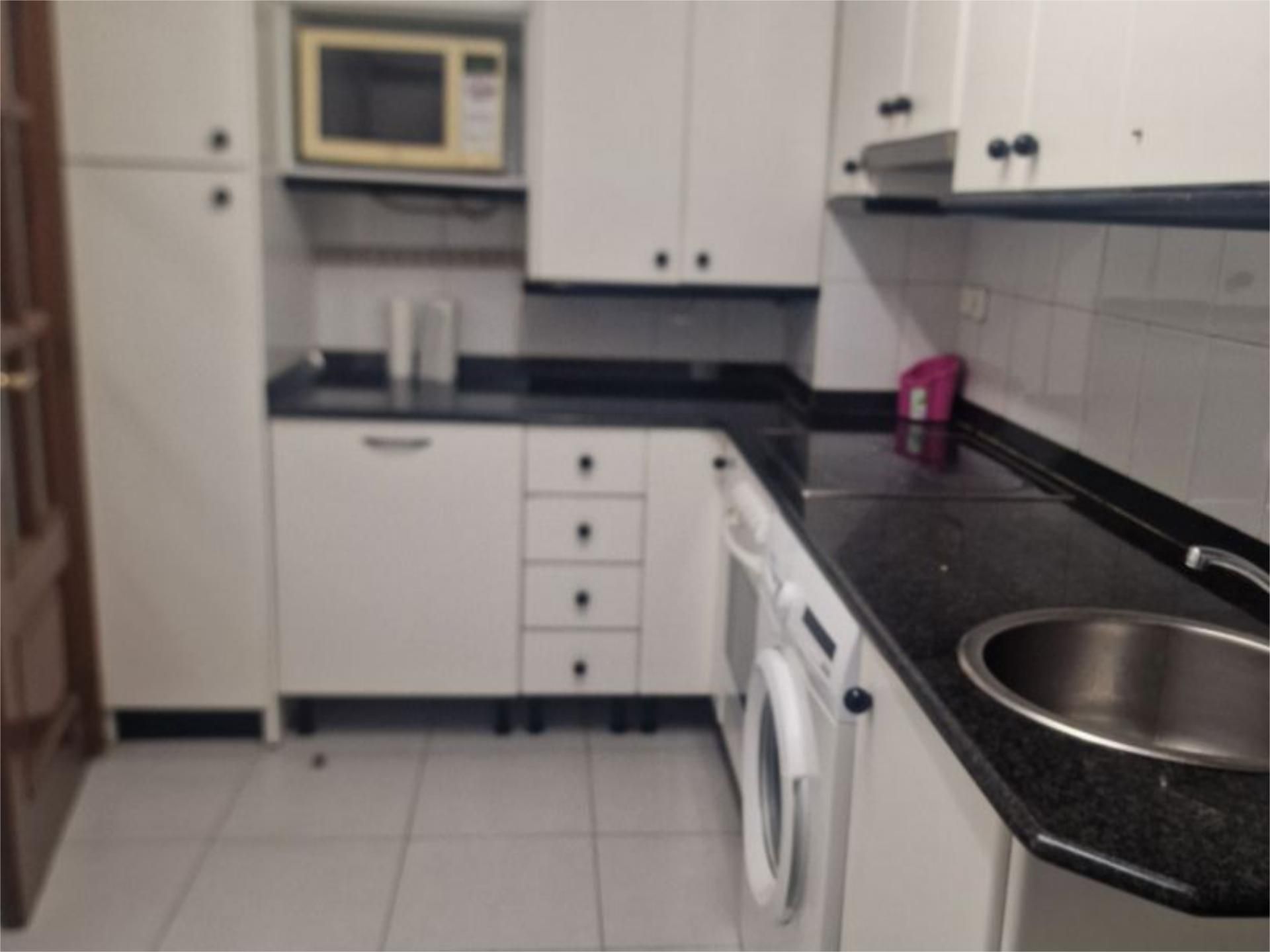 Flat to share in Calle San Martín del Pino, 7, Peñacastillo - Nueva Montaña