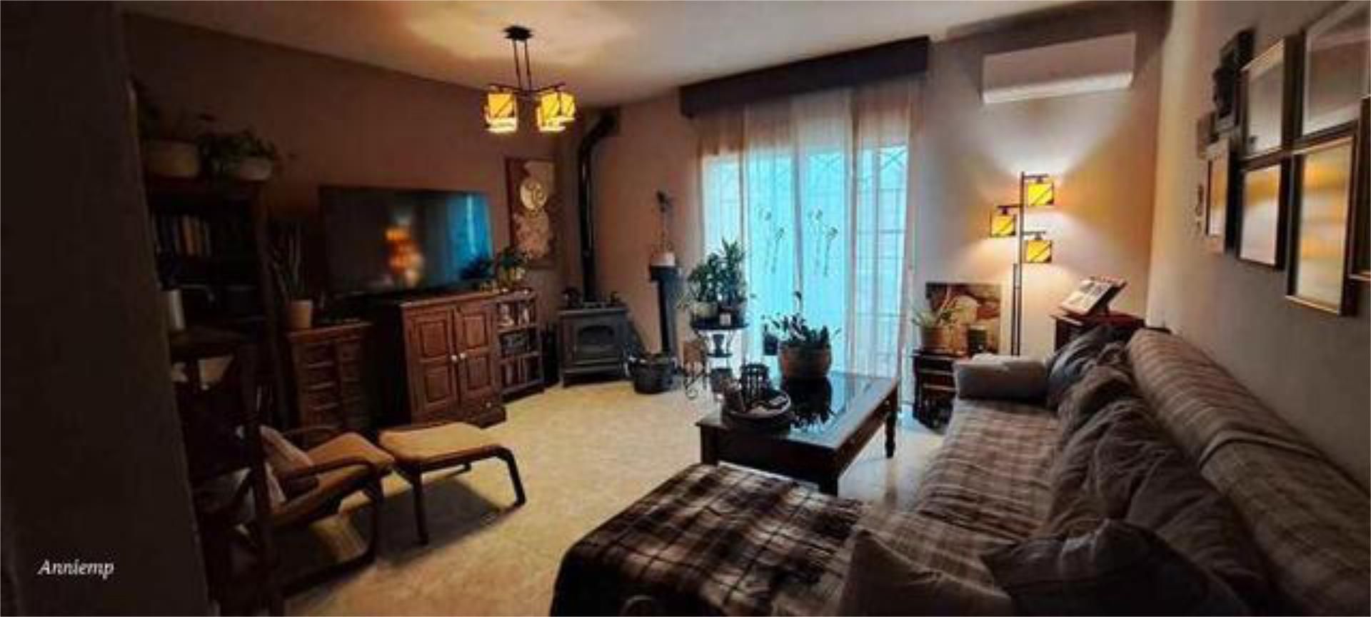 Sala d'estar de Casa adosada en venda en Domingo Pérez de Granada