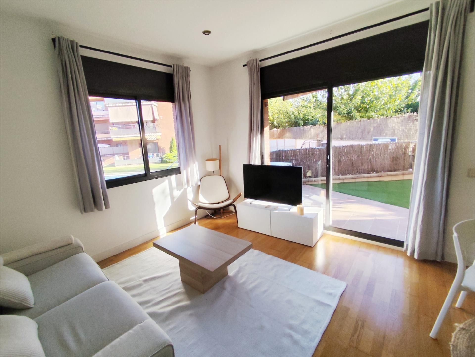 Sala d'estar de Pis en venda en La Roca del Vallès amb Aire condicionat, Terrassa i Piscina