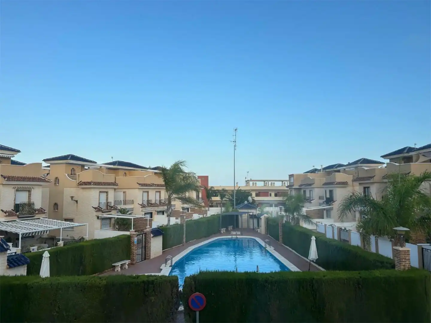 Piscina de Piso en venta en Pilar de la Horadada con Aire acondicionado, Calefacción y Jardín privado