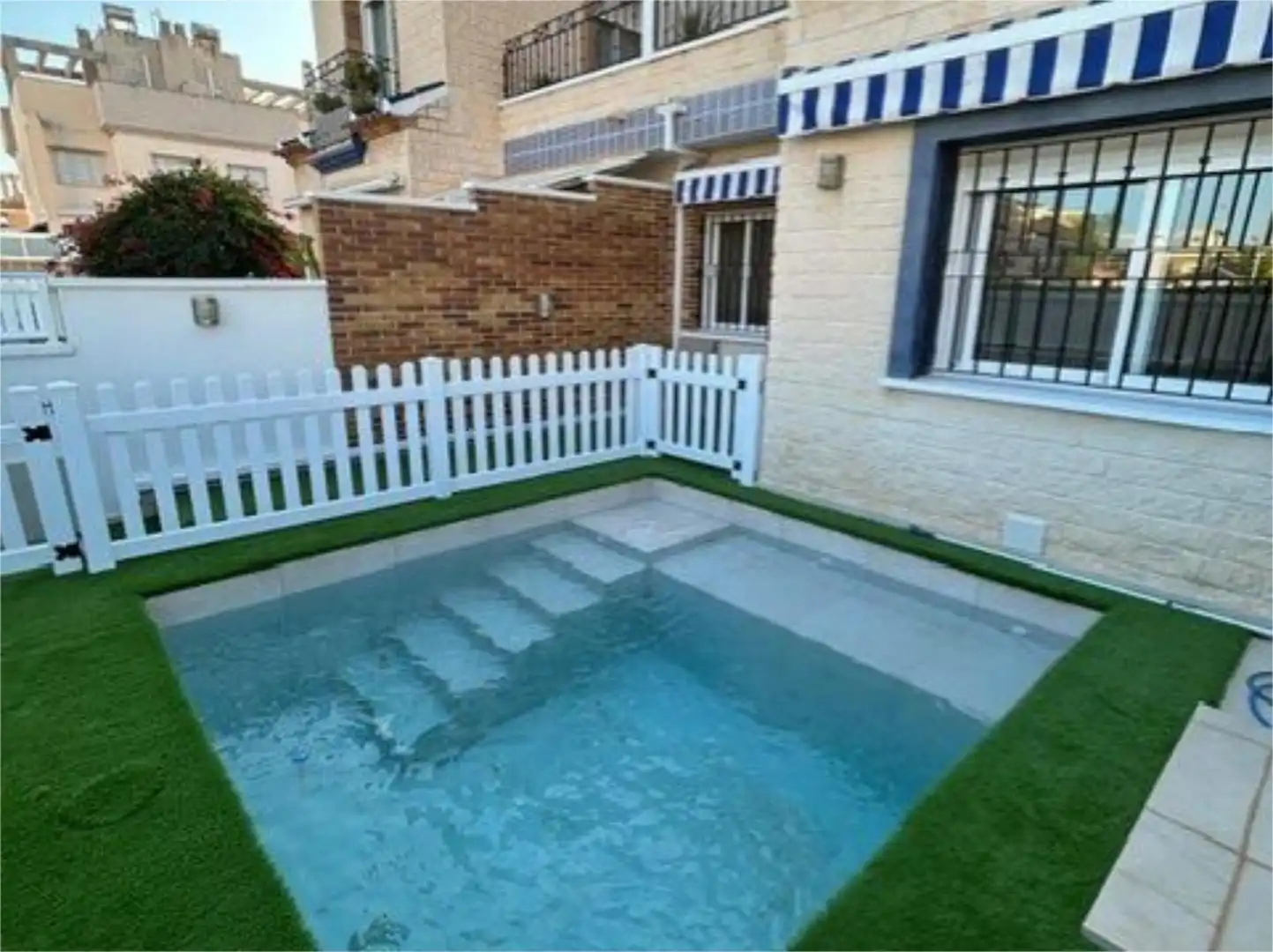 Piscina de Piso en venta en Pilar de la Horadada con Aire acondicionado, Calefacción y Jardín privado