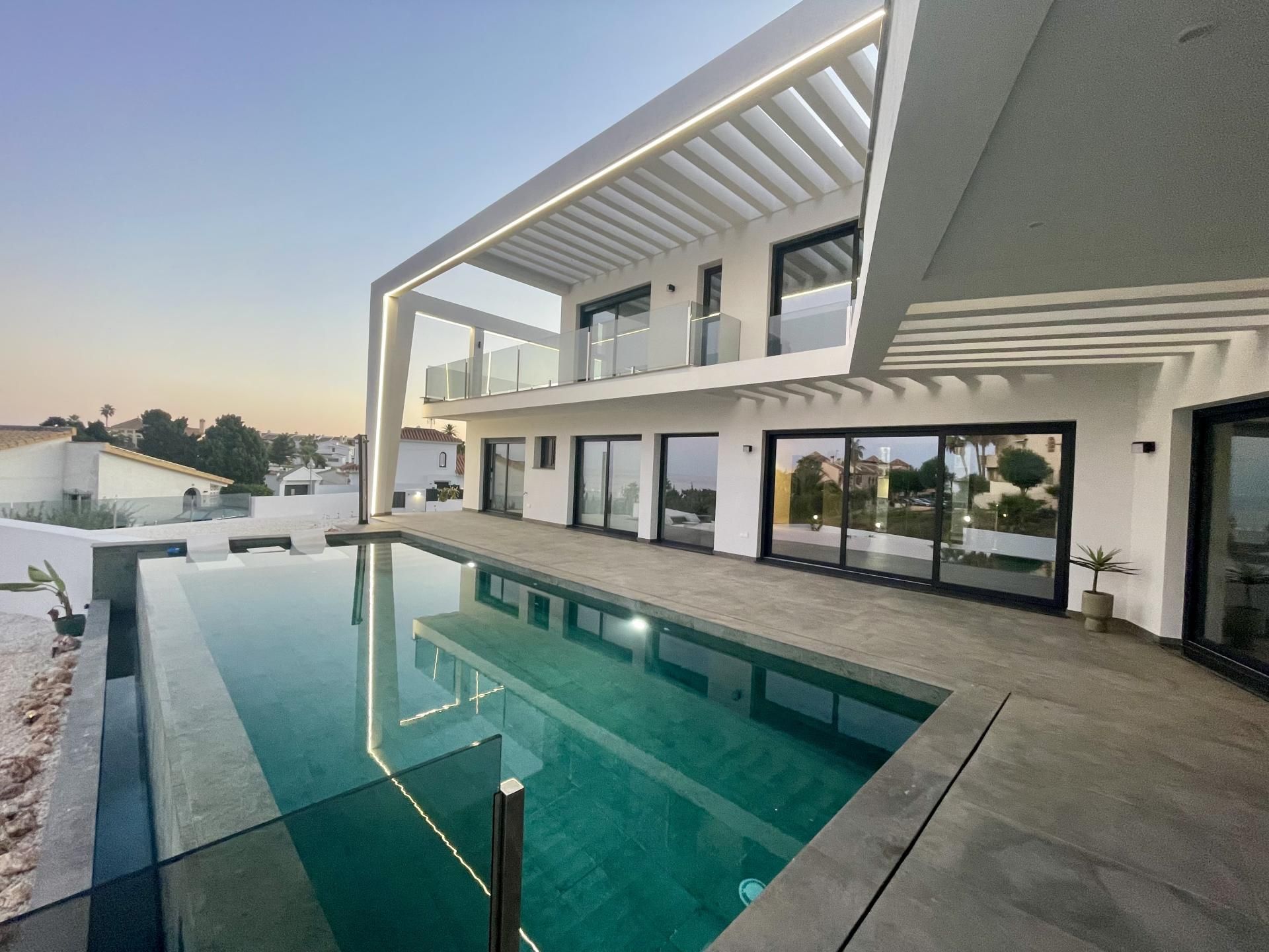 Piscina de Casa o xalet en venda en Mijas amb Aire condicionat, Calefacció i Jardí privat