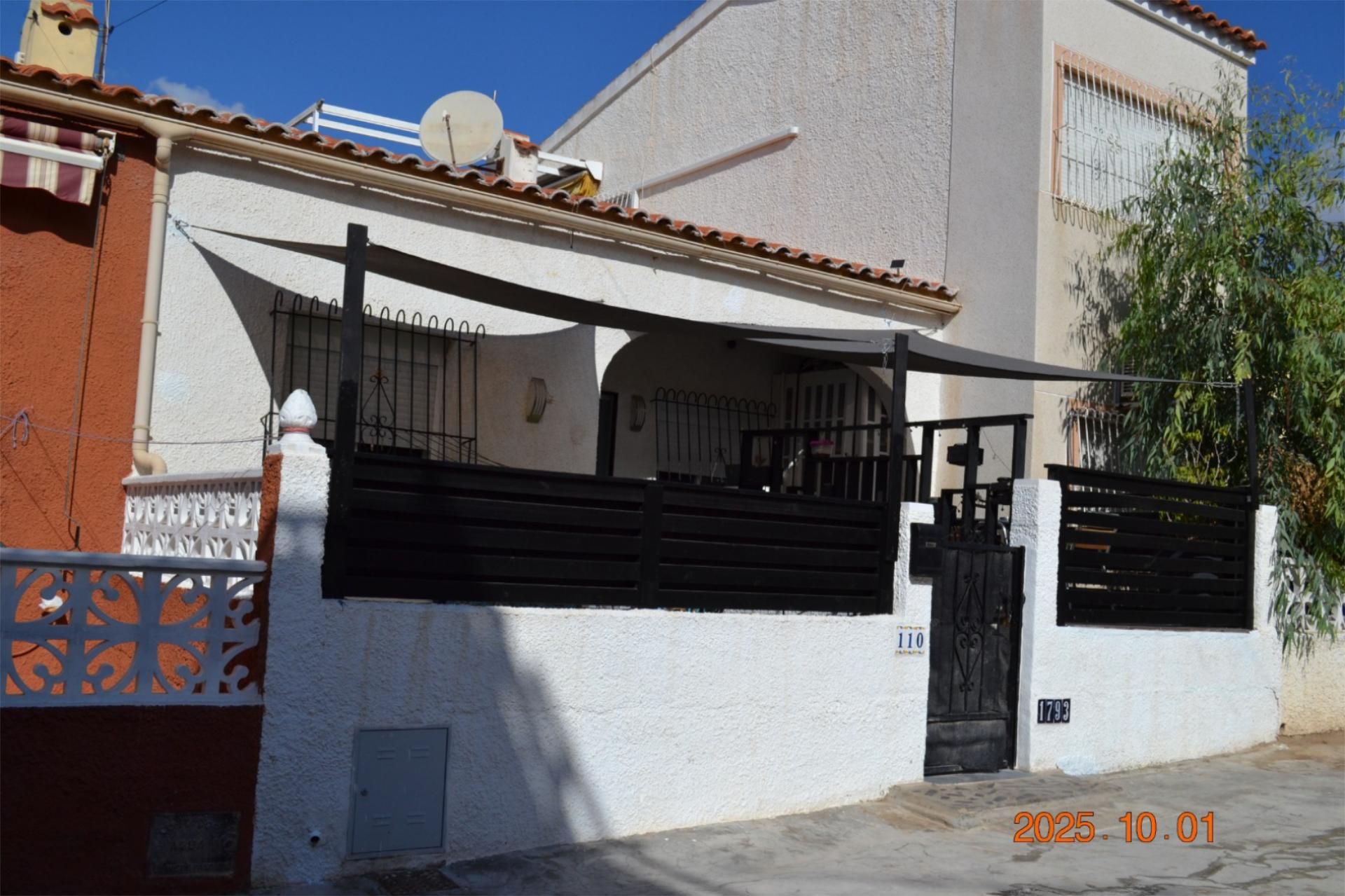 Vista exterior de Casa adosada en venda en San Fulgencio amb Terrassa