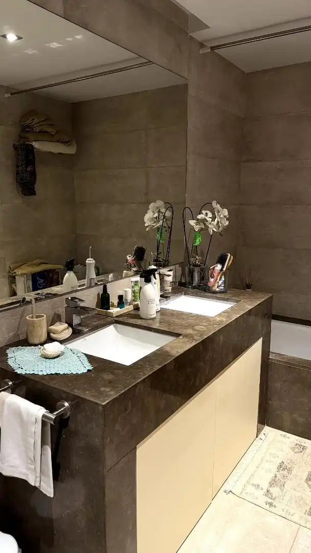 Piso en venta en Calle Casiopea 5F, 9, Los Naranjos Baño de Piso en venta en Marbella con Aire acondicionado, Jardín privado y Terraza