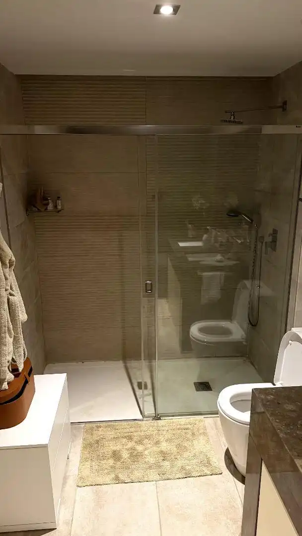 Piso en venta en Calle Casiopea 5F, 9, Los Naranjos Baño de Piso en venta en Marbella con Aire acondicionado, Jardín privado y Terraza