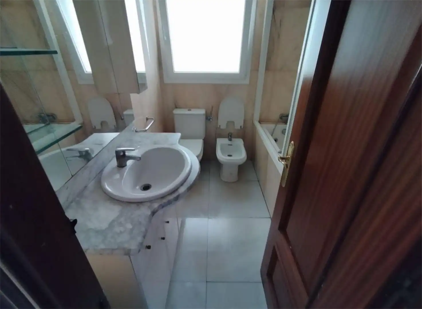 Room in Carrer Noguer, 9, Santa Coloma de Farners Bathroom of Flat for share in Santa Coloma de Farners with Heating and Furnished
