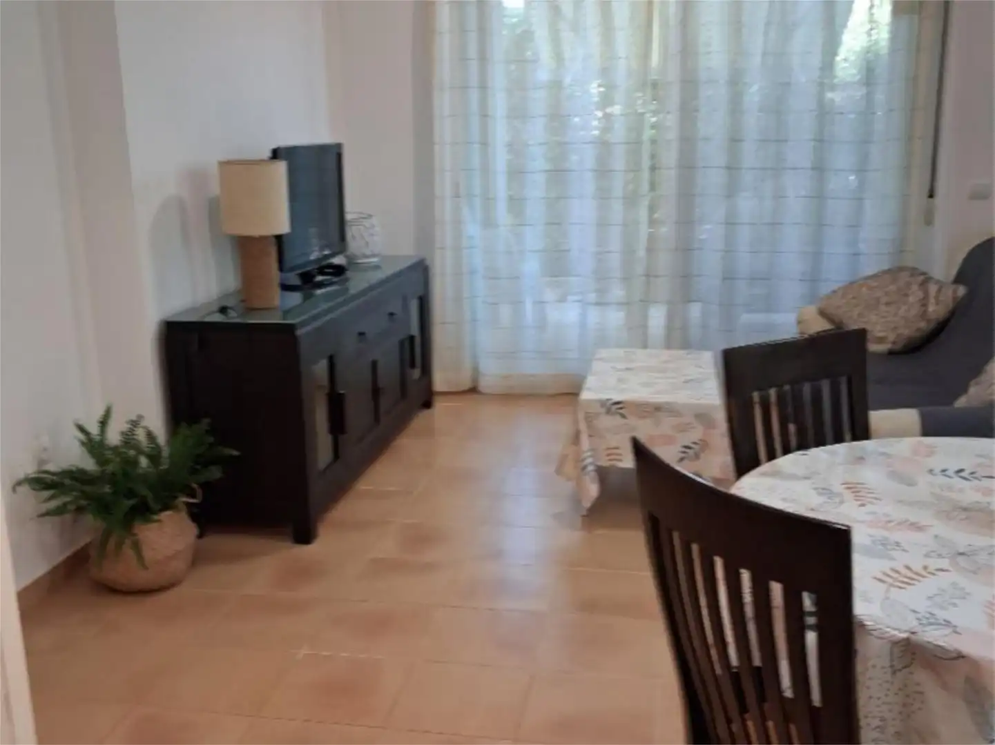 Sala d'estar de Apartament de lloguer en Calpe / Calp amb Calefacció, Jardí privat i Piscina