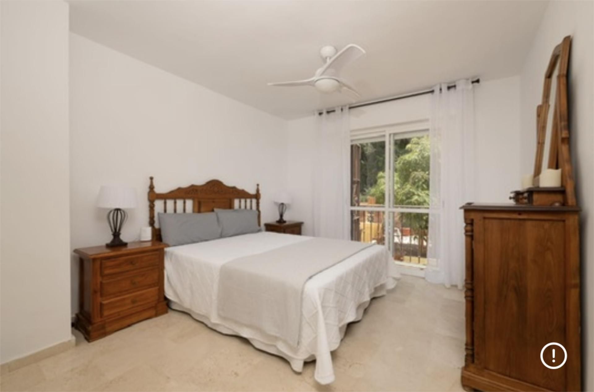 Dormitori de Casa adosada per a compartir en Marbella amb Aire condicionat, Jardí privat i Piscina