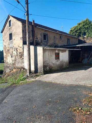 Casa-chalet en Venta en Moeche