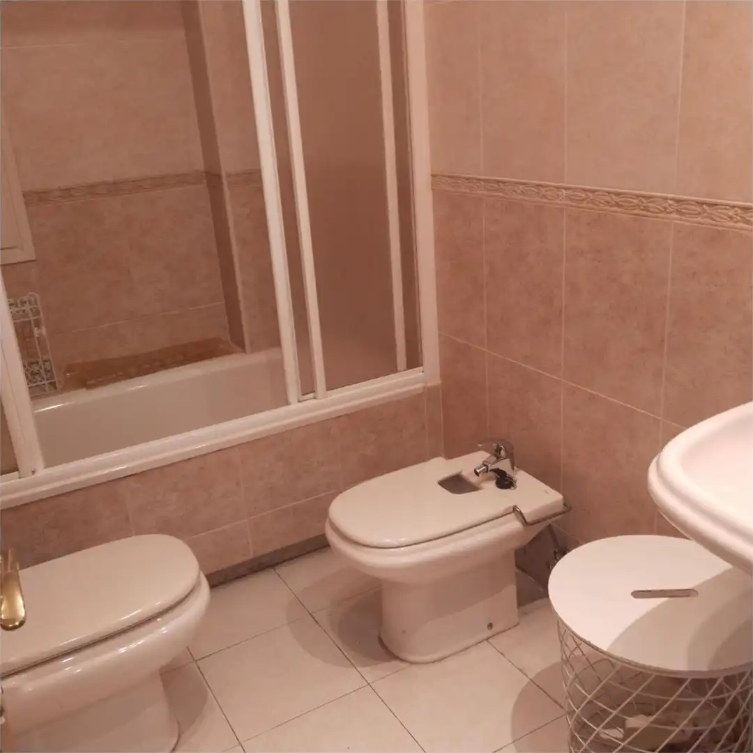 Piso en venta en Calle Agustín Rodríguez Sahagún, 38, Universidad Baño de Piso en venta en Ávila con Calefacción, Jardín privado y Parquet