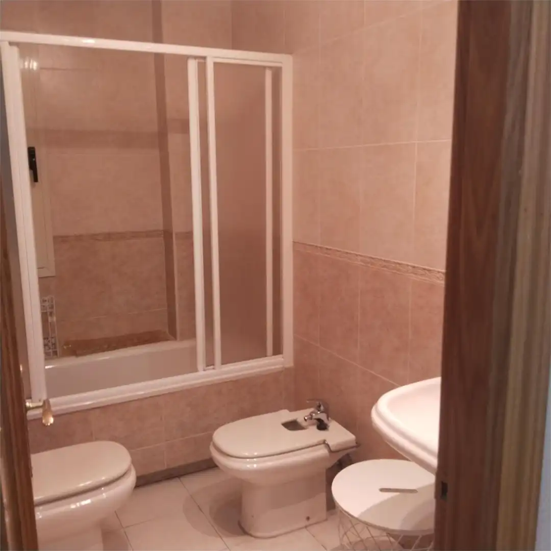 Piso en venta en Calle Agustín Rodríguez Sahagún, 38, Universidad Baño de Piso en venta en Ávila con Calefacción, Jardín privado y Parquet