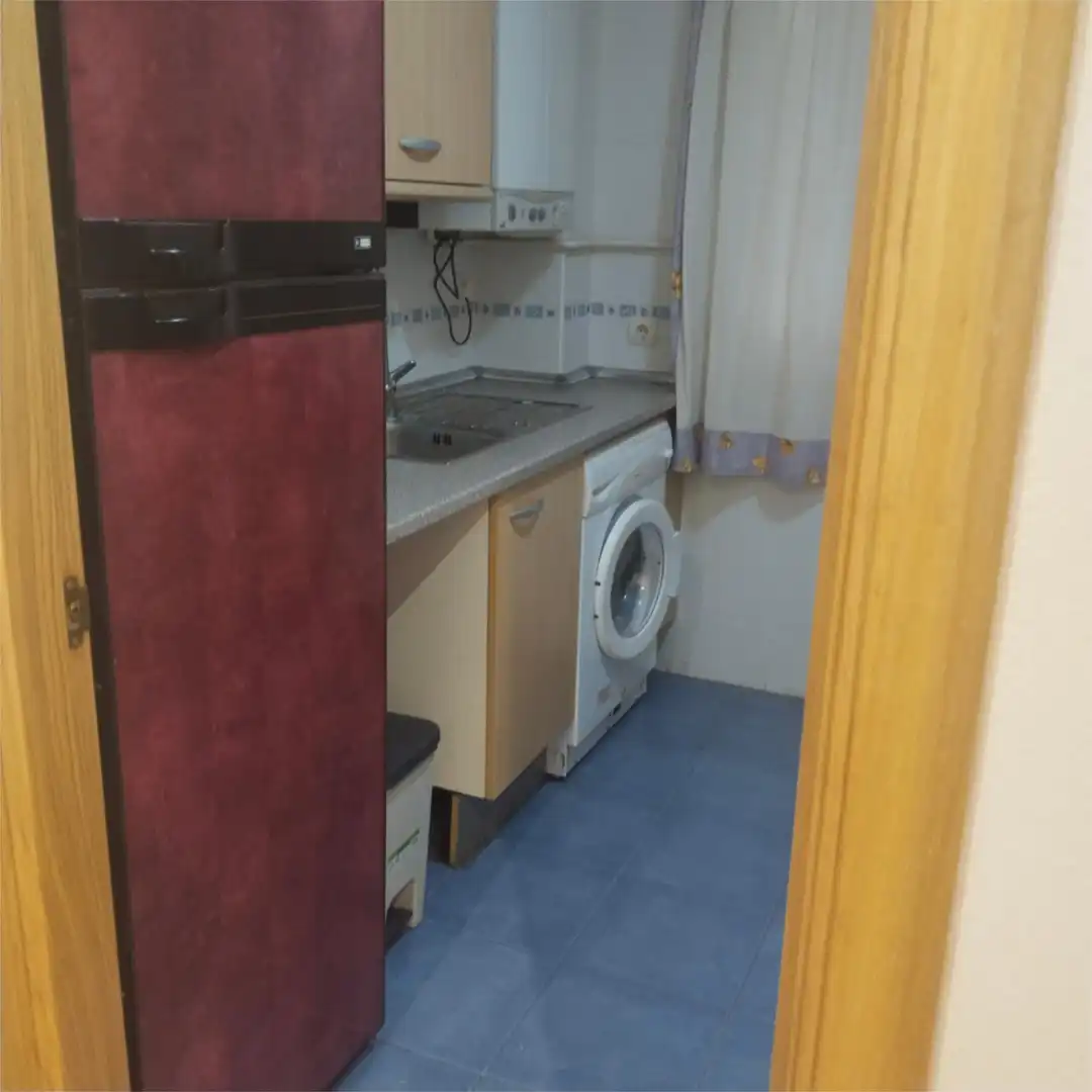 Piso en venta en Calle Agustín Rodríguez Sahagún, 38, Universidad Cocina de Piso en venta en Ávila con Calefacción, Jardín privado y Parquet