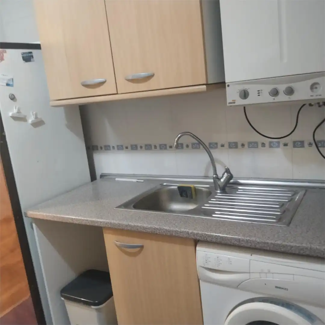 Piso en venta en Calle Agustín Rodríguez Sahagún, 38, Universidad Cocina de Piso en venta en Ávila con Calefacción, Jardín privado y Parquet