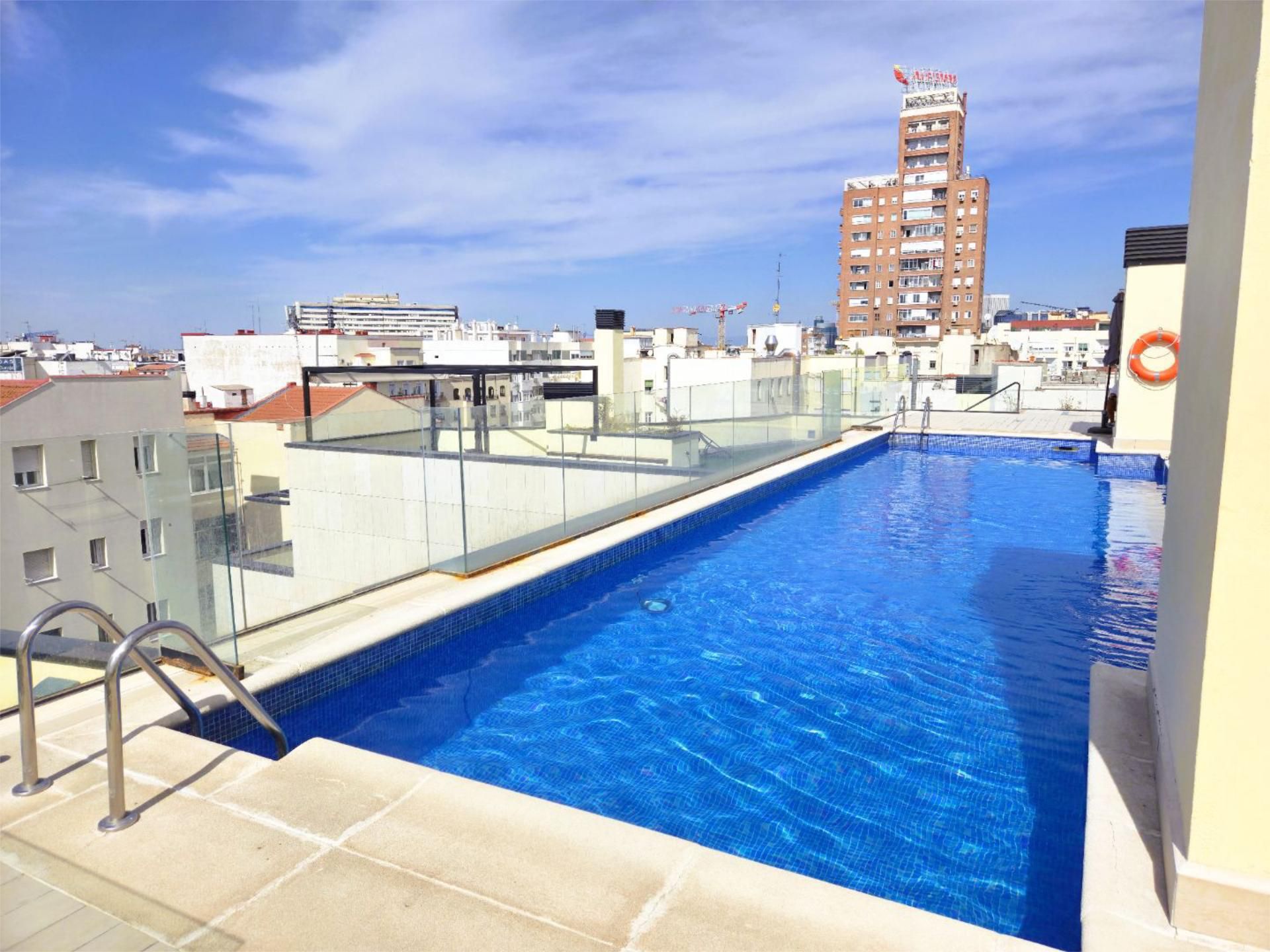 Swimming pool of Flat for sale in  Madrid Capital  with Air Conditioner, Terrace and Swimming Pool