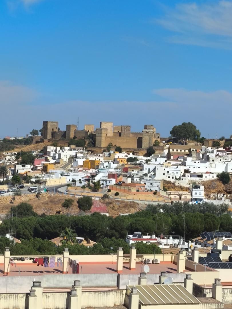 Vista exterior de Casa adosada en venda en Alcalá de Guadaira amb Calefacció i Moblat