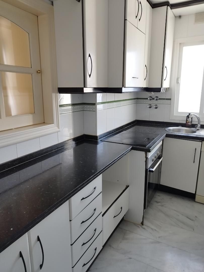 Cuina de Pis de lloguer en Motril amb Aire condicionat i Balcó