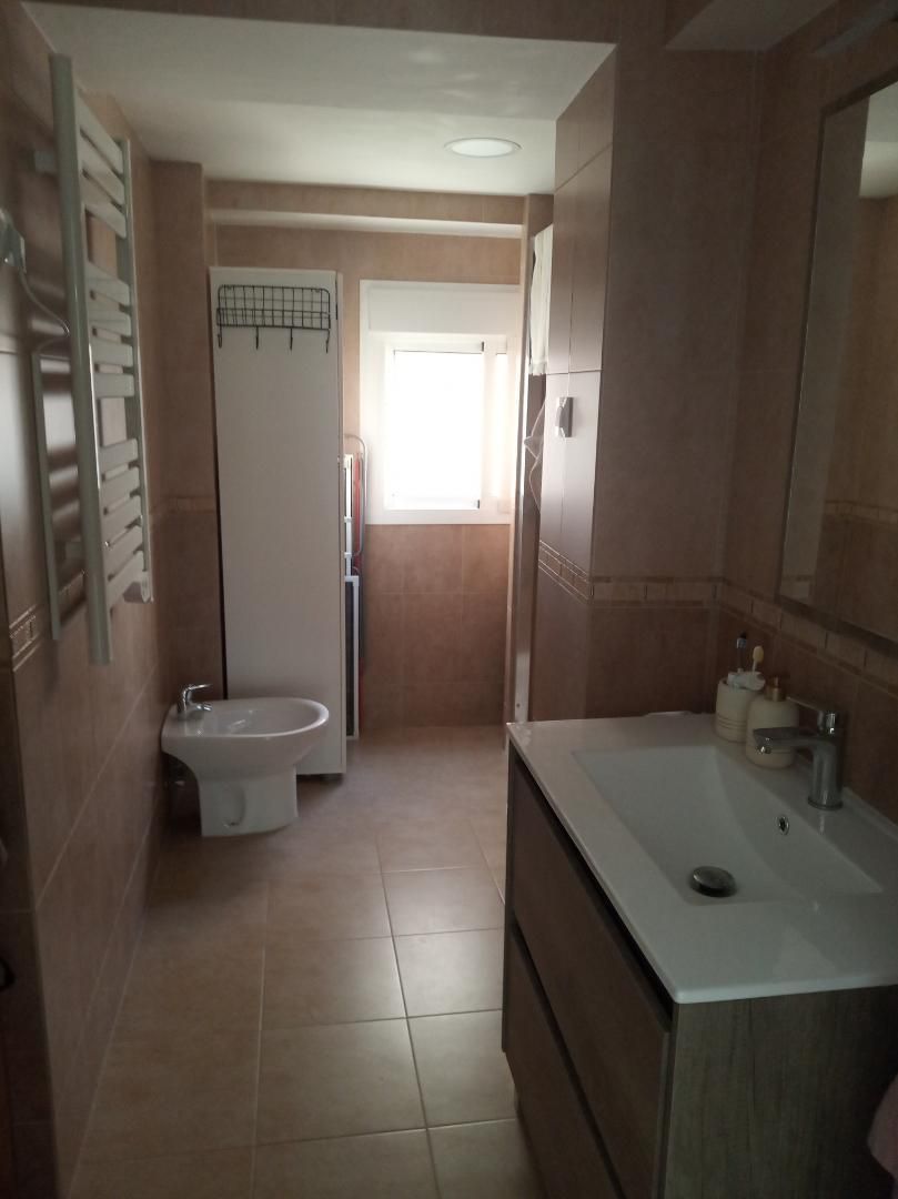 Bathroom of Flat for sale in  Cádiz Capital  with Air Conditioner, Terrace and Oven