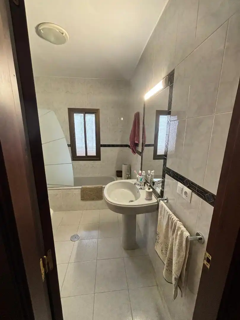Wohnung zum Verkauf in Calle la Viña, 5, Yunquera Badezimmer von Wohnung zum Verkauf in Yunquera mit Terrasse, Abstellraum und Möbliert