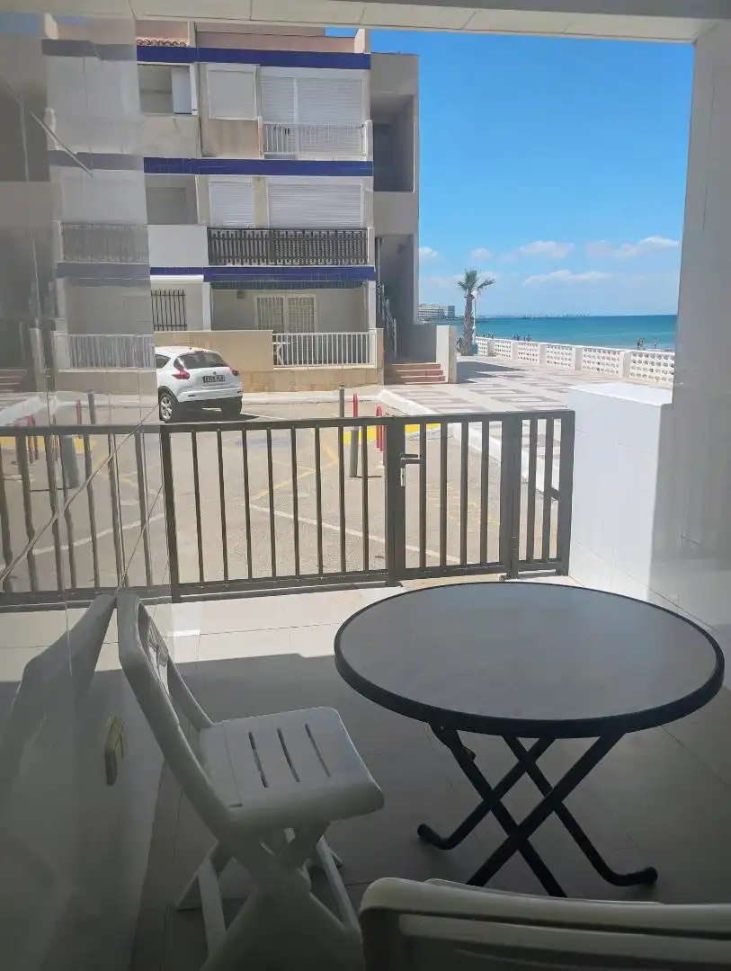 Terrasse von Wohnung zur Miete in La Manga del Mar Menor mit Terrasse, Schwimmbad und Möbliert