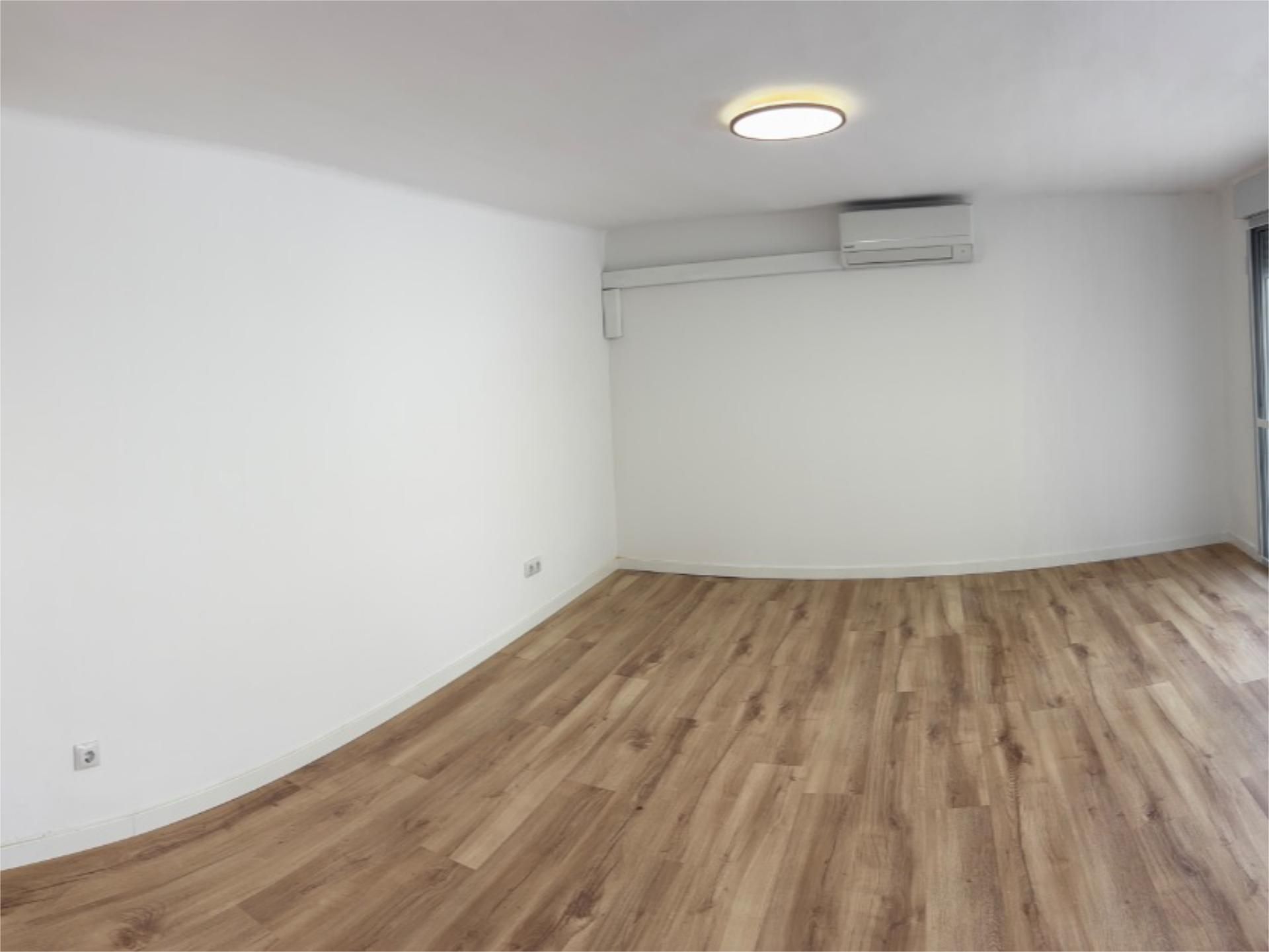 Flat to share in Sant Esteve Sesrovires  with Air Conditioner, Private garden and Parquet flooring