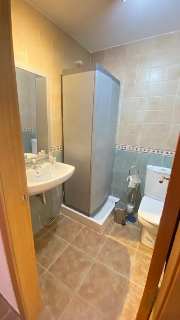 Badezimmer von Wohnungen zum Verkauf in Alcolea mit Klimaanlage, Heizung und Privatgarten