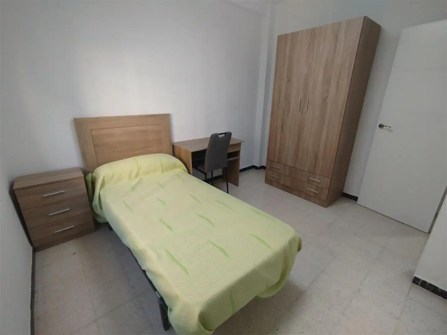 Piso de alquiler en Calle Esmeralda, 6, El Torrejón - El Cerezo Habitación de Piso de alquiler en Sevilla con Terraza, Amueblado y Balcón