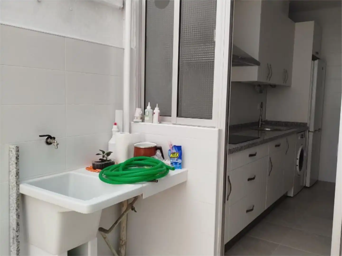 Piso de alquiler en Calle Esmeralda, 6, El Torrejón - El Cerezo Cocina de Piso de alquiler en Sevilla con Terraza, Amueblado y Balcón