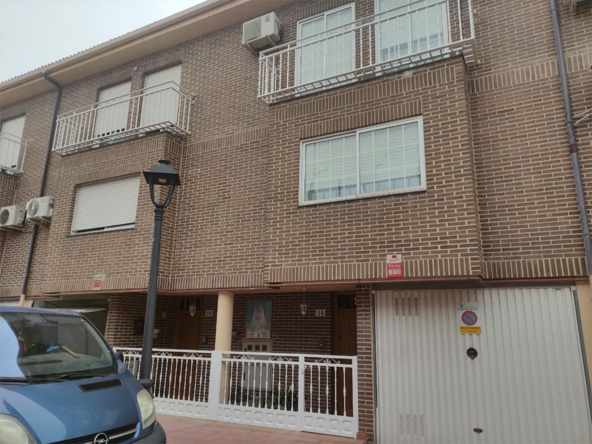 Vista exterior de Pis en venda en Arganda del Rey amb Aire condicionat, Calefacció i Jardí privat