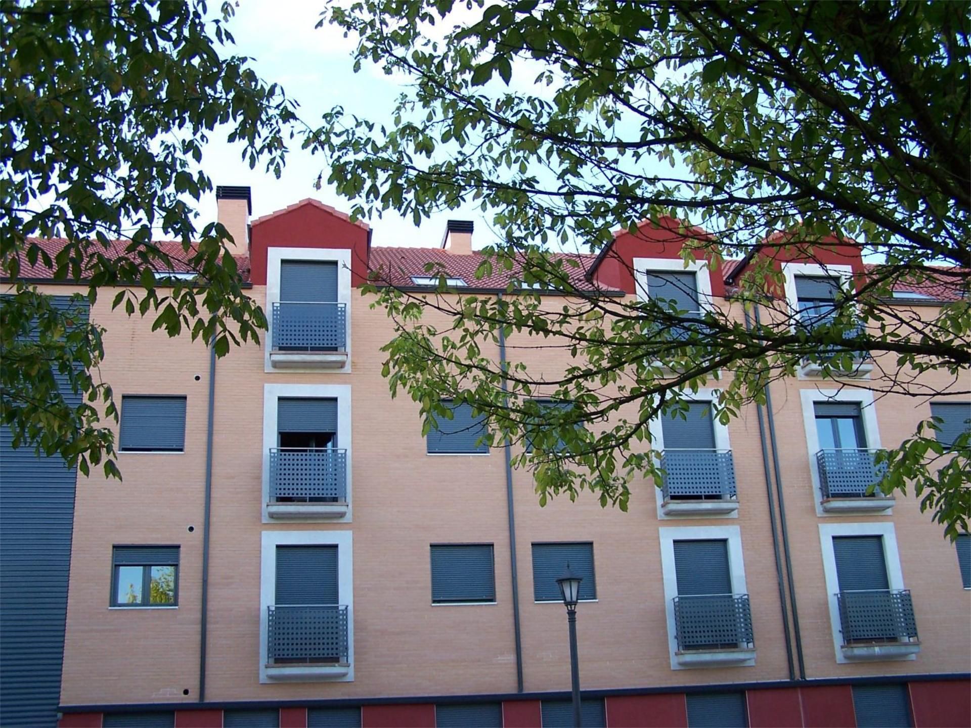 Exterior view of Flat for sale in Santovenia de Pisuerga  with Air Conditioner and Balcony