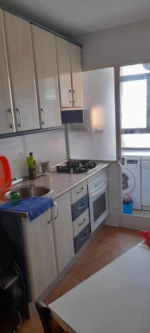 Kitchen of Flat to share in  Sevilla Capital  with Air Conditioner, Heating and Private garden
