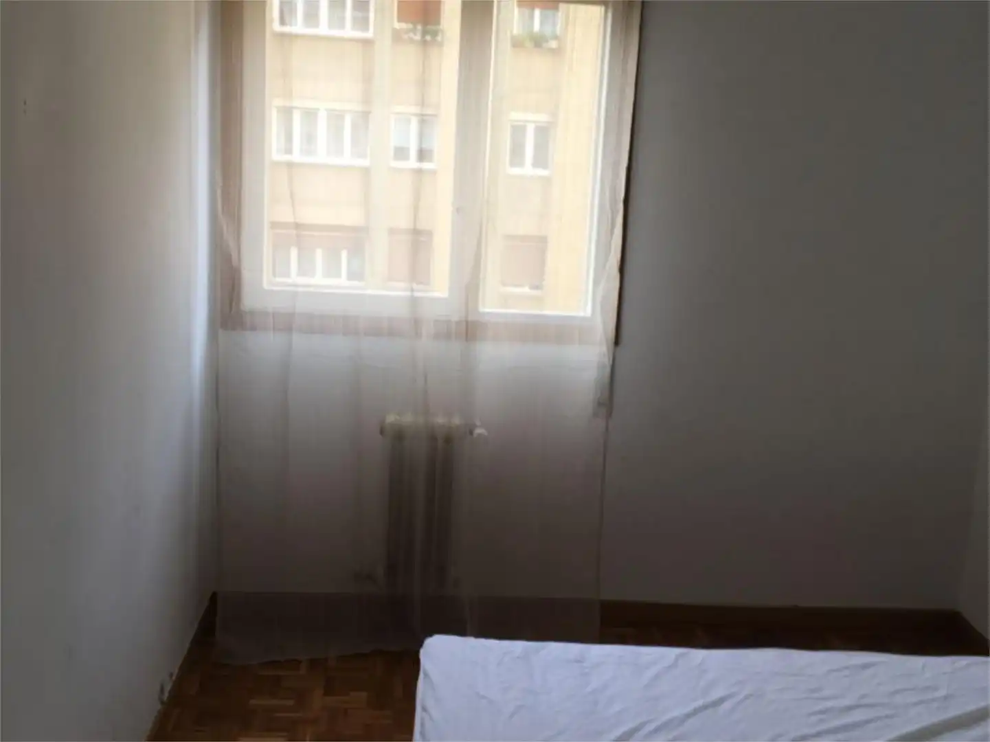 Piso en venta en Calle San Esteban/Done Eztebe Kalea, Barañáin / Barañain Habitación de Piso en venta en Barañáin / Barañain con Calefacción, Parquet y Trastero