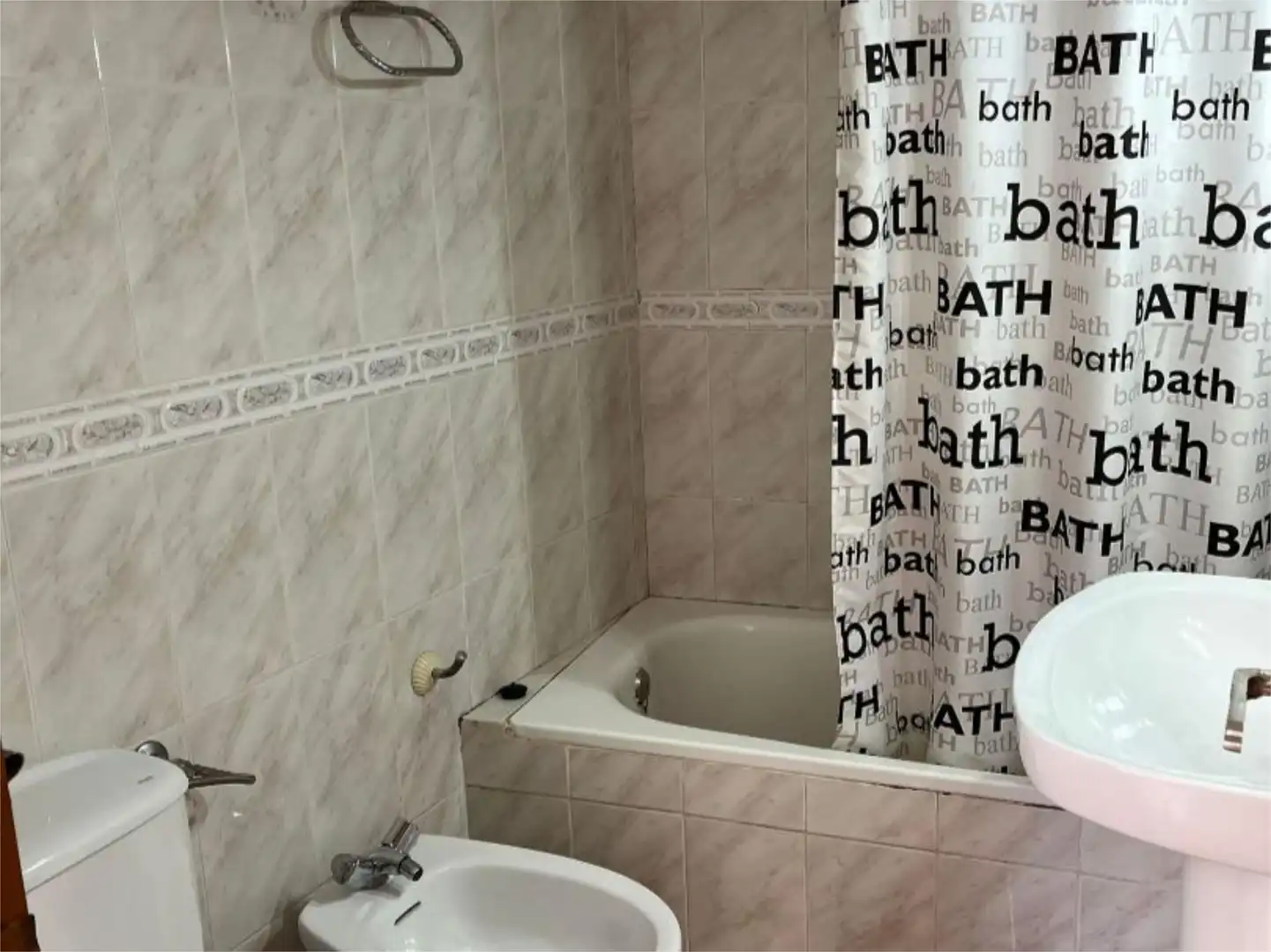 Casa adosada en venta en Avenida Feria, 50, Peñalsordo Baño de Casa adosada en venta en Peñalsordo con Trastero y Amueblado